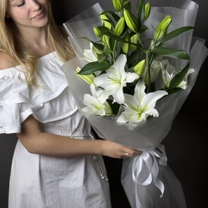 Букет из 3 белых лилий
