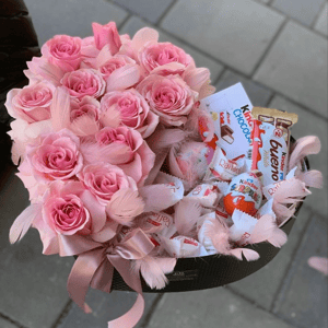 Подарок из роз и конфет