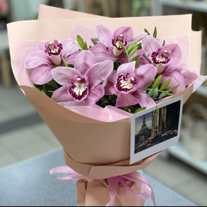 Букет «Малиновые орхидеи»