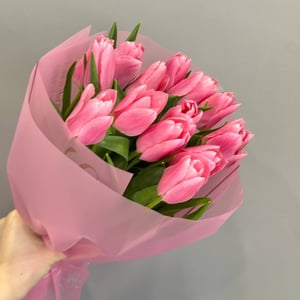 Букет из 13 розовых тюльпанов