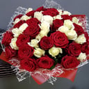 Букет из 51 красной и белой розы