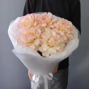 Нежный букет из 5 французских роз