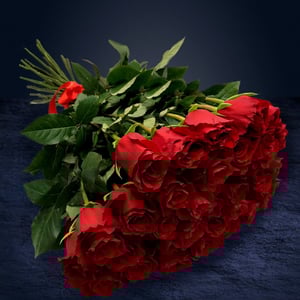 Букет «35 красных роз Эквадор»