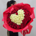 Букет в форме сердца из роз