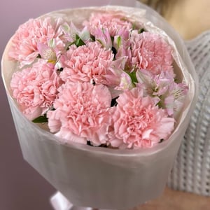 Букет из альстромерий и гвоздик