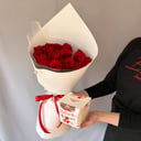 Букет из красных роз 50см и рафаэло