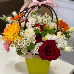 Коробка с цветами «Эглантин» из хризантем и гербер