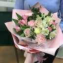 Букет «Нежный» из роз и альстромерий