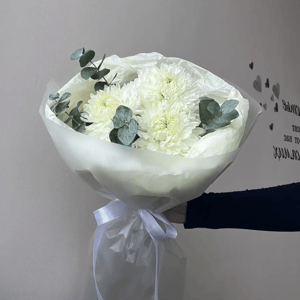 Букет дня из белоснежных хризантем