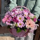 Корзина с цветами «Неженка» из роз и гербер