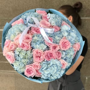 Букет Очарование из роз и гортензий
