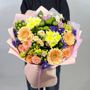 Букет «Ностальгия по лету» из роз и хризантем