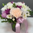 Композиция «Стаканчик нежный» из эустом и хризантем