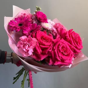 Букет "Фуксия" из роз и гербер