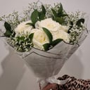 Букет из семи белых роз