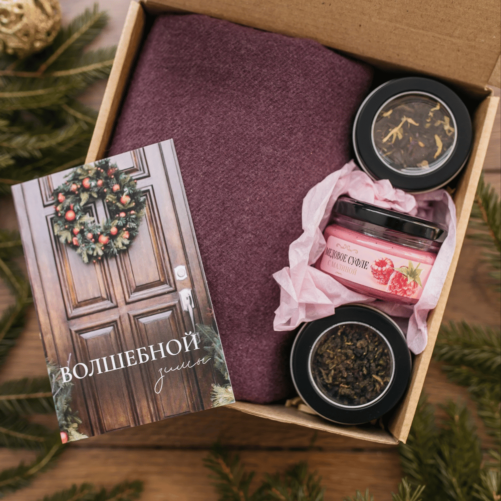 Подарок для девушки с палантином и чаем