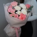 Стильный букет с кустовой розой