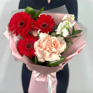 Букет «Лазурный сон» из гербер и роз