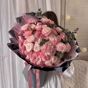 Авторский букет коралловых роз