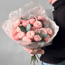 Букет из 9 кустовых роз с эвкалиптом