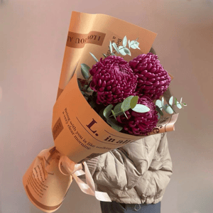 Букет из сезонных хризантем "Бигуди"