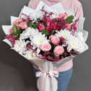 Букет сборный с белыми хризантемами