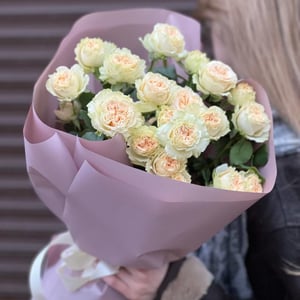 Букет кустовых пионовидных роз