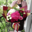Букет «Торжество» из гвоздик и роз