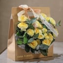 Коробка с цветами «Желтые Пионовидные Розы»