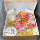 Подарочный набор «Сладкий презент» из роз и эустом