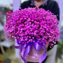 Шляпная коробка с цветами «Розовые мечты» из гипсофил