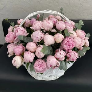 Пионы 51шт в корзине