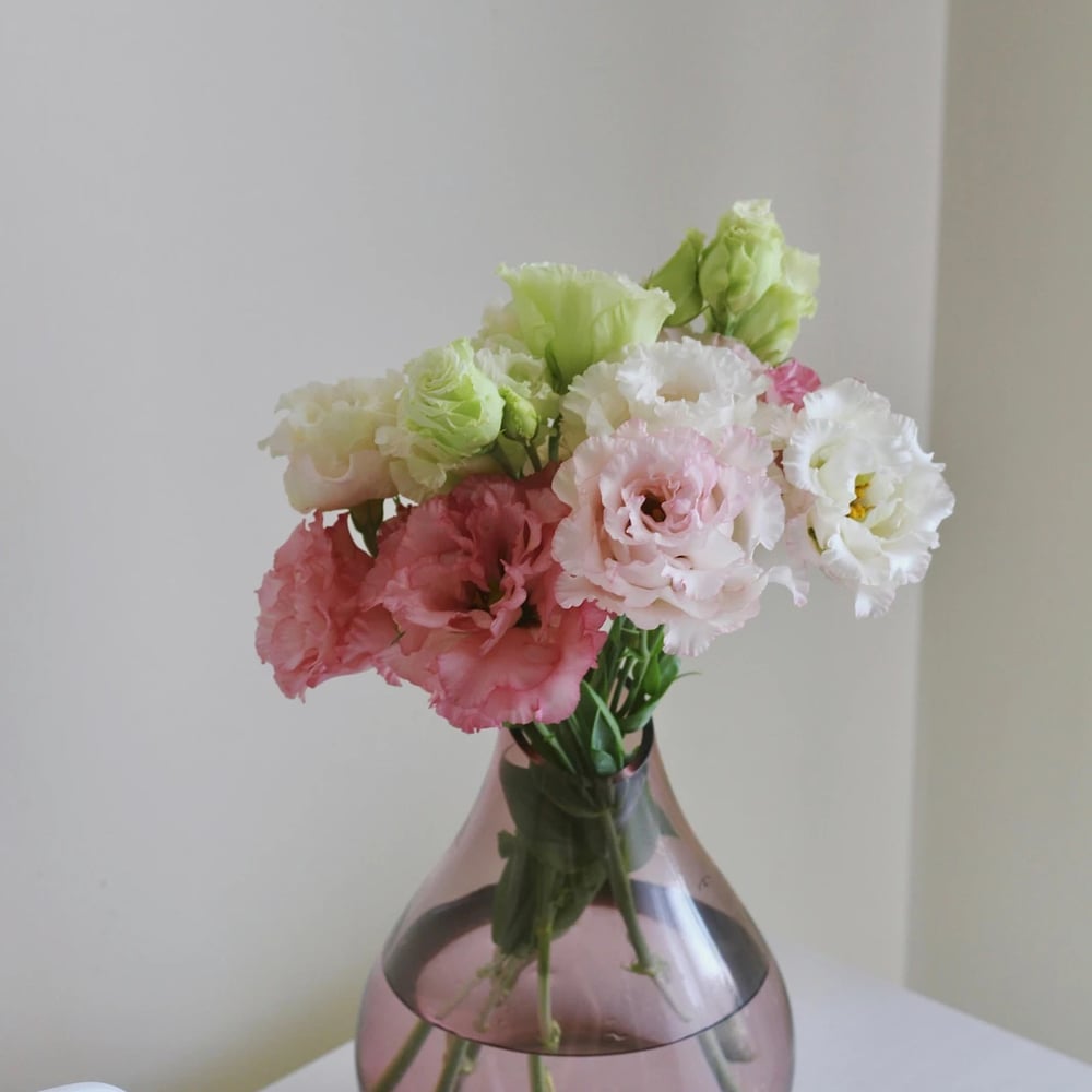 Fresh lisianthus arrangement