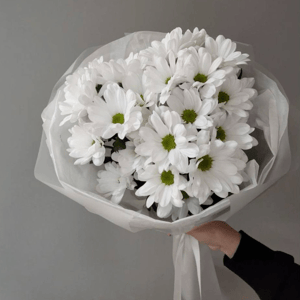 Букет с ромашковой хризантемой