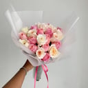 Небольшой букет с розами