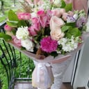 Букет «Флоренция» из гвоздик и эустом