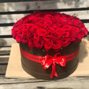 Шляпная коробка с цветами «Признание короля» из роз