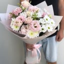 Букет «Желание» из эустом и хризантем