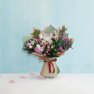 Букет «Роскошь и комфорт» из роз и эустом