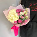 Сборный букет с гортензией и эустомой