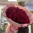 Букет из красных роз с оформлением