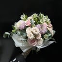 Букет «Дейни» из роз и альстромерий