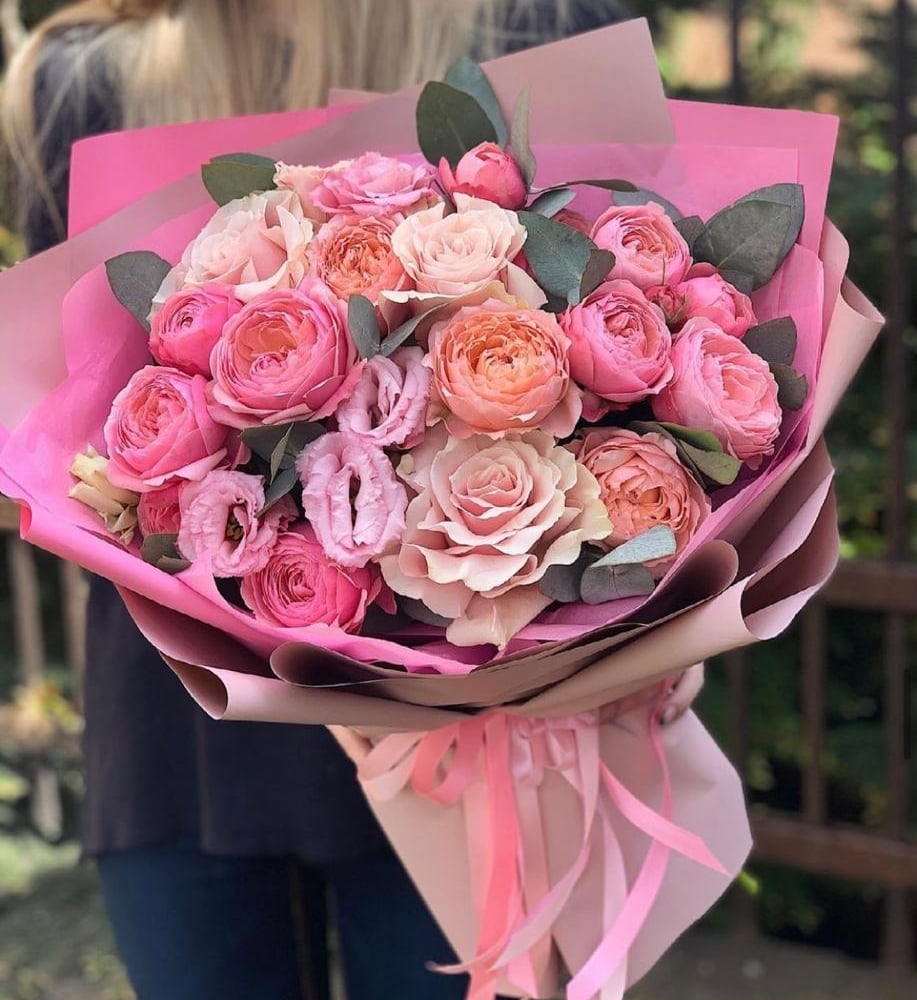 Букет «Пронзительный случай» из роз и эустом