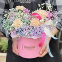 Шляпная коробка с цветами «Невесомость» из гипсофил