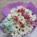 Букет «Нежность» из хризантем и альстромерий