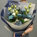 Букет с синими диантусами