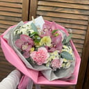 Букет «Нежные переливы» из хризантем и гвоздик