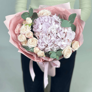 Букет «Благородная леди» из роз и гортензий