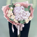 Букет «Благородная леди» из роз и гортензий