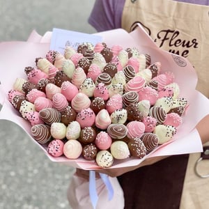 Букет из клубники в шоколаде "Монруж" L